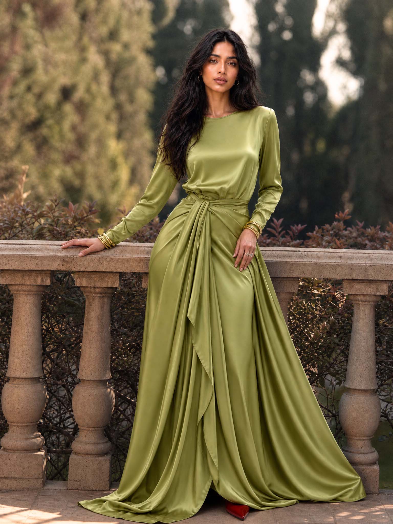 Élégante Robe Maxi en Satin Drapé