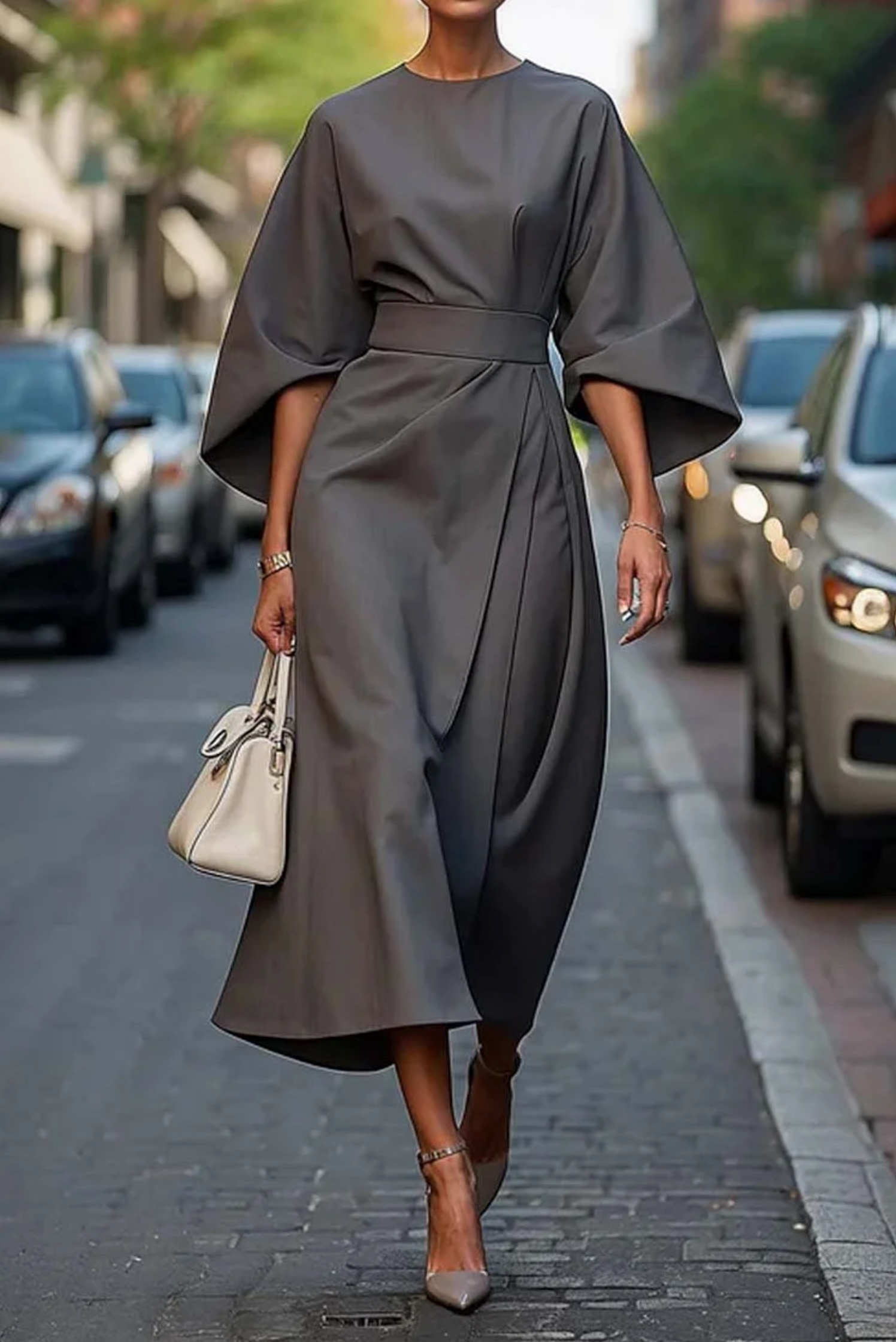 Élégante robe à manches lanternes avec ceinture