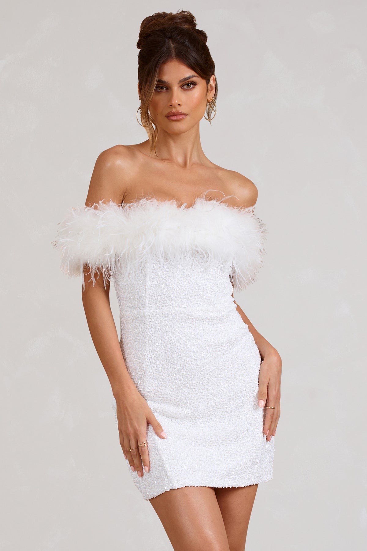 AliceLeon™ | Robe scintillante ornée de plumes