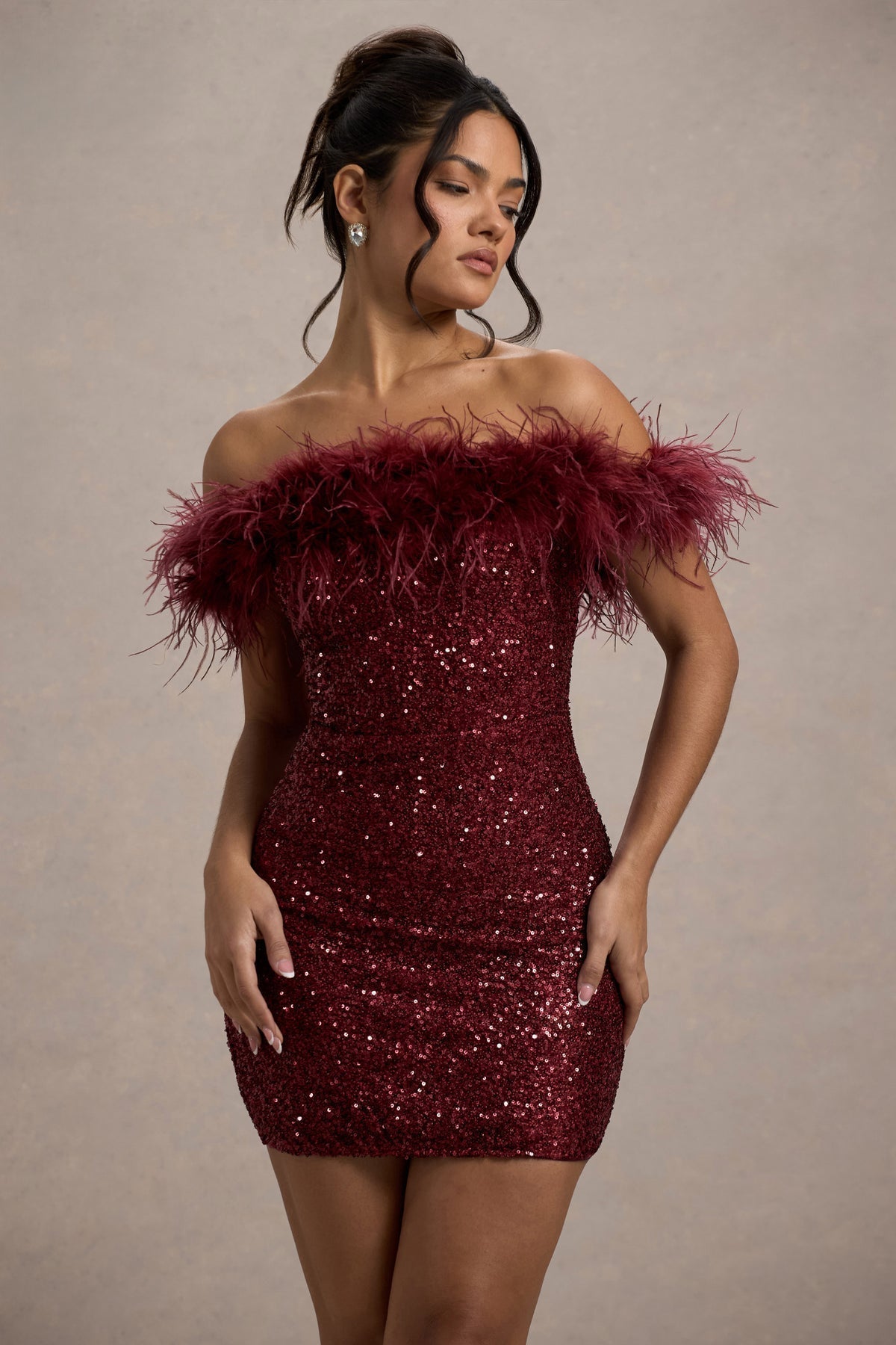 AliceLeon™ | Robe scintillante ornée de plumes