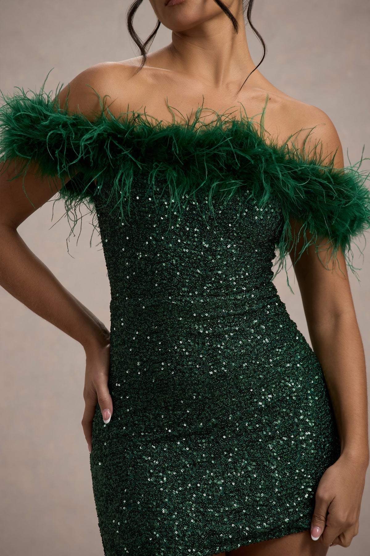 AliceLeon™ | Robe scintillante ornée de plumes