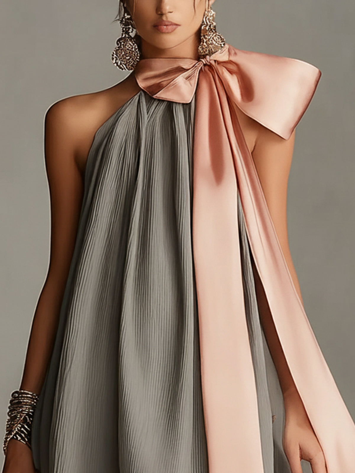 Mini Robe Satinée à Nœud en Dentelle